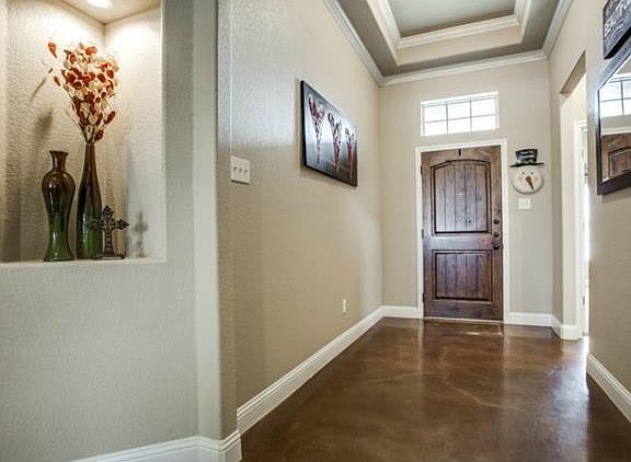 4th image of 1301 Doe Meadow Dr