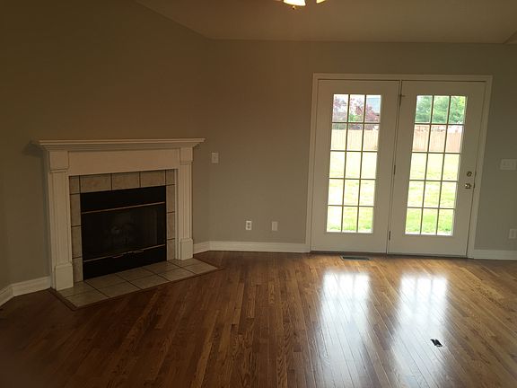 3rd image of 570 Barbara Sue Ln
