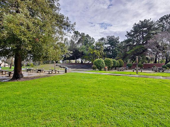 4th image of 934 Kiely Blvd Unit A