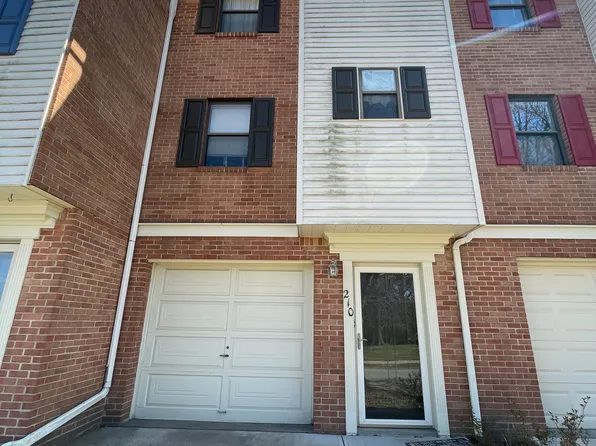 210 Woodhaven Dr, Seven Fields, PA 16046