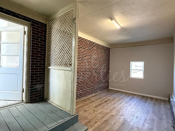 5th image of 921 Woodland Dr