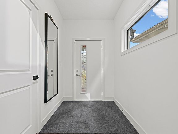 5th image of 325 Annandale Cres