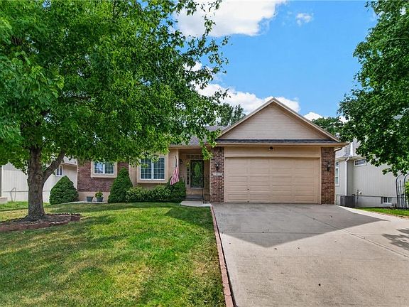 3rd image of 1915 Meadowlark Dr