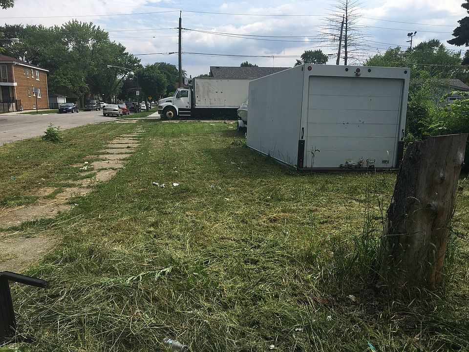 2nd image of 2101 W 52nd Pl