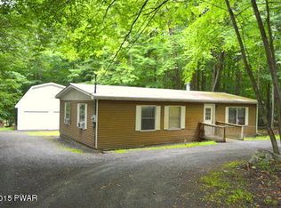42 Windsor Rd, Hawley, PA 18428