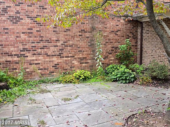 4th image of 2802 Oakton Manor Ct