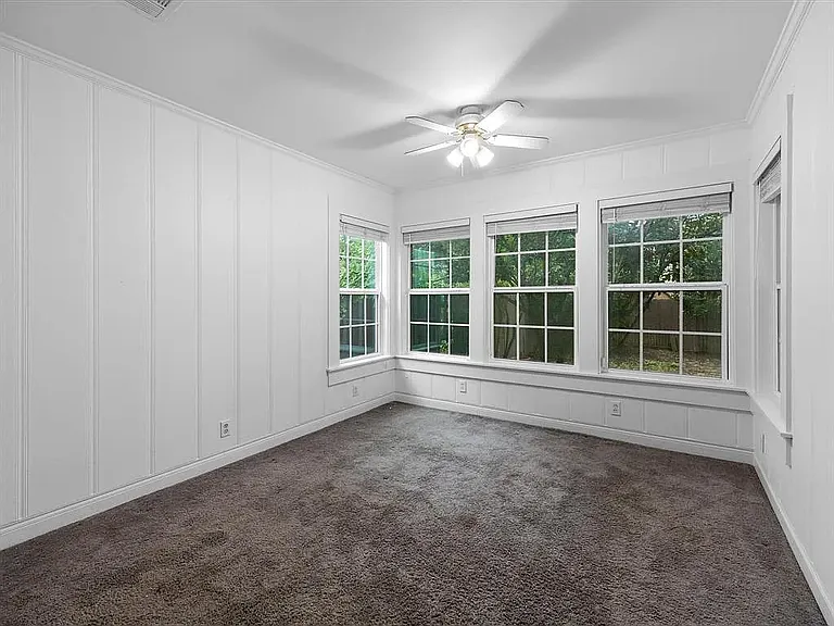 3221 Greene Ave — Photo 16