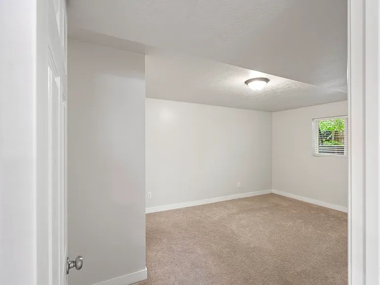 2569 N 2900 E — Photo 6