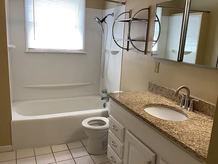 1013 S Briarwood Dr — Photo 5