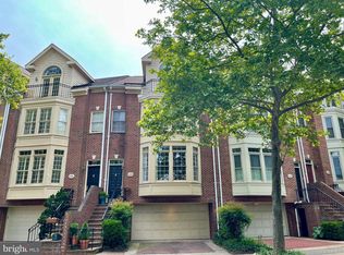 1558 N Colonial Ter, Arlington, VA 22209
