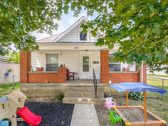3rd image of 300 Hege Ave