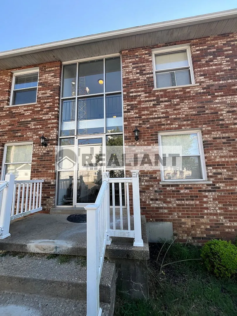2 bed, 1.0 bath, $1,045 — Photo 1