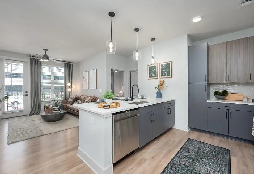 1 bed, 1.0 bath, 627 sqft, $1,515 — Photo 3