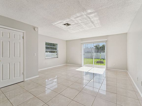 3rd image of 535 Verbena Ct