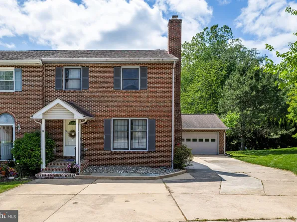 1 Wellington West Dr, Hockessin, DE 19707