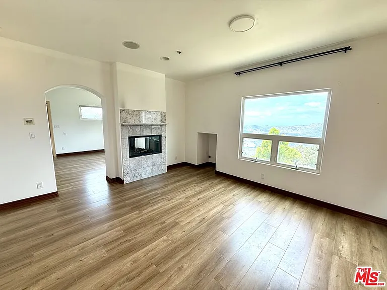 10827 Pacific View Dr — Photo 26
