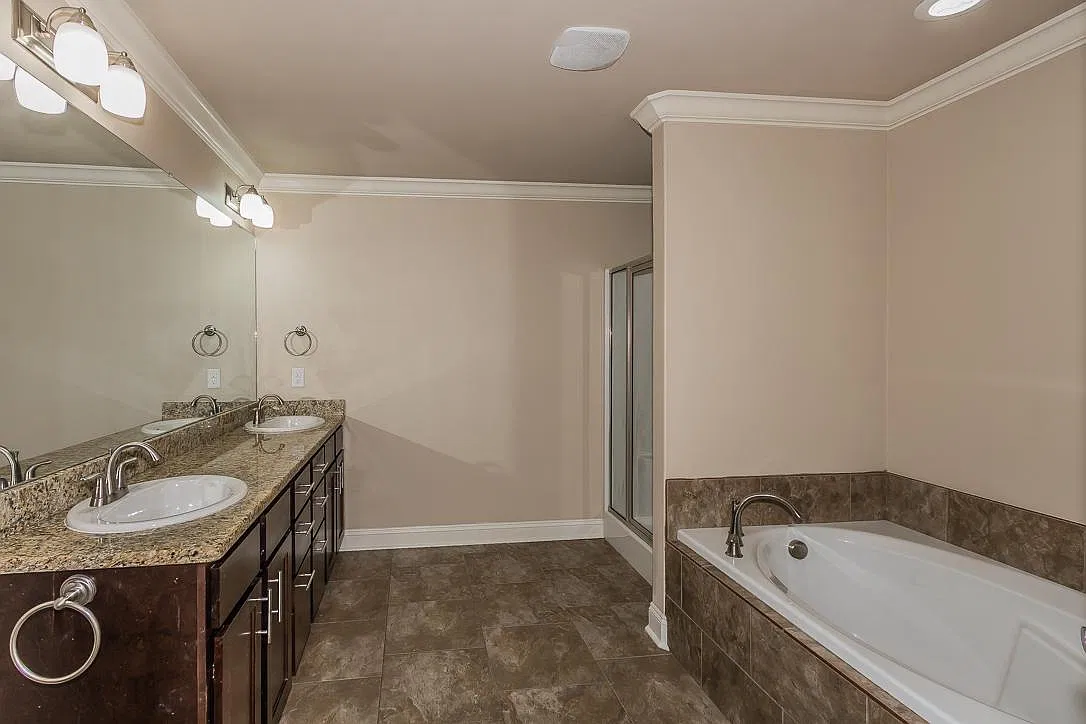 4 bed, 1700 sqft, $2,500 — Photo 2