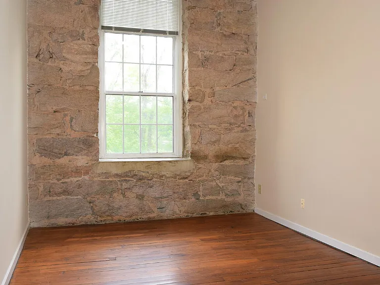 1500 River Mill Dr #305 — Photo 13