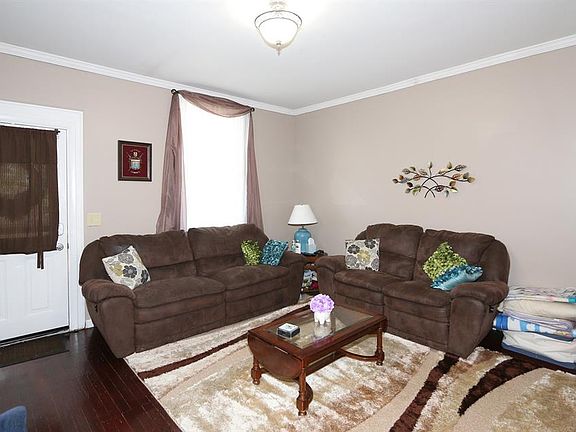 3rd image of 1706 Mills Ave