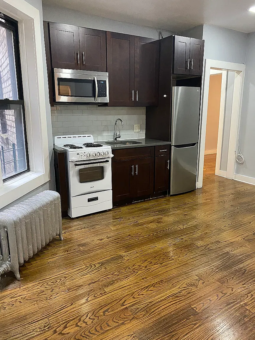 590 W 204th St — Photo 1