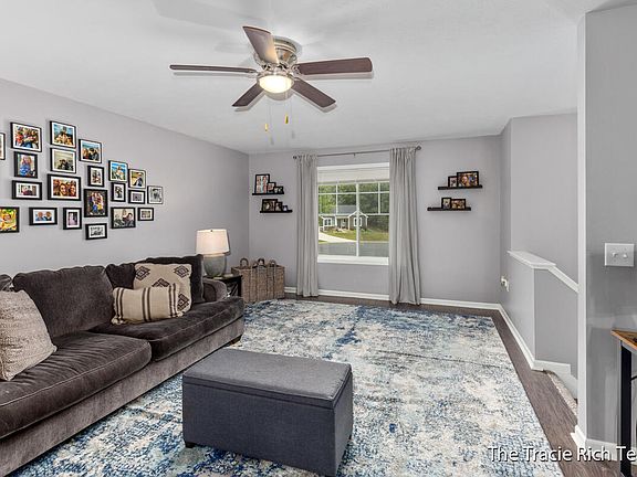 5th image of 736 W River Hills Ct