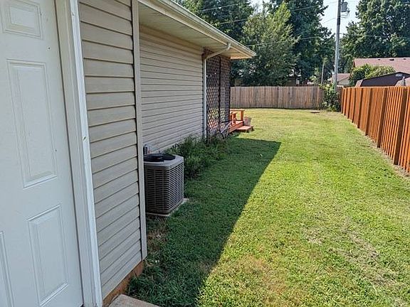 5th image of 304 Tonya St