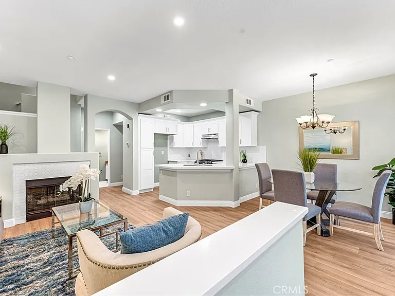304 Birch Grv — Photo 3