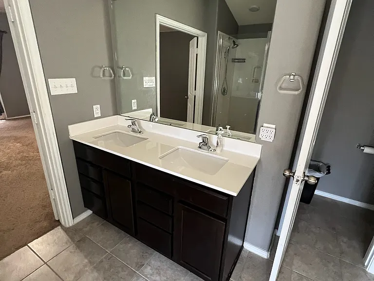 5561 Othello Dr — Photo 8