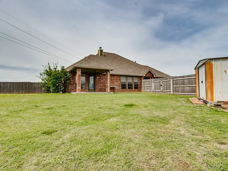 2508 Tyler Ln — Photo 23