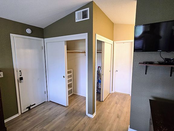 3rd image of 772 Meadowhawk Dr #1