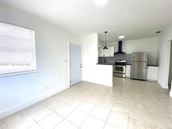 2nd image of 120 NE 55th St APT 5