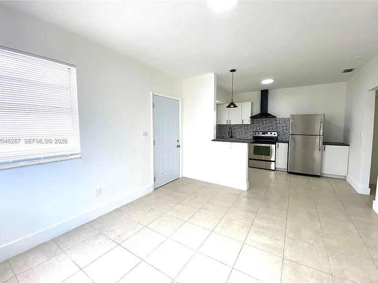 120 NE 55th St #5 — Photo 2