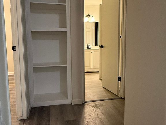 4th image of 629 E Ridgecrest Blvd APT I