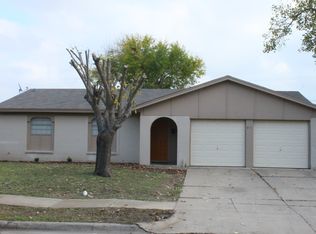 917 Willow Cir S, Burleson, TX 76028