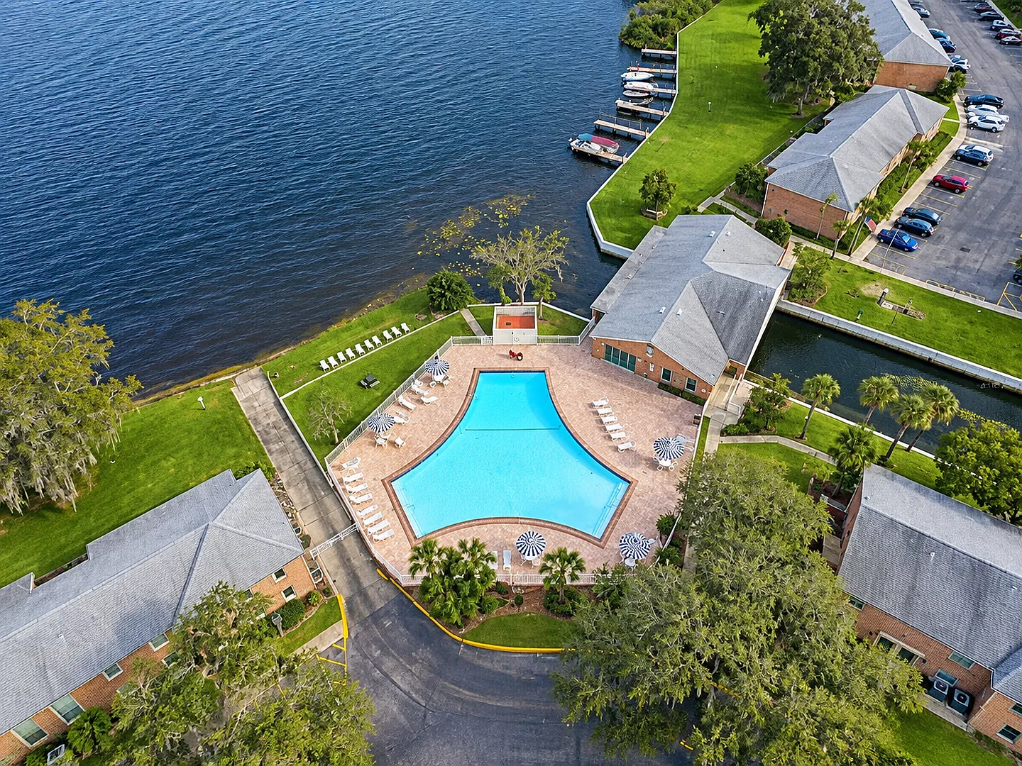 Lake Side Studio Condo | Central Air | Community Pool And Boat Ramp | Section 8 And Hus Vash Welcome — Photo 4