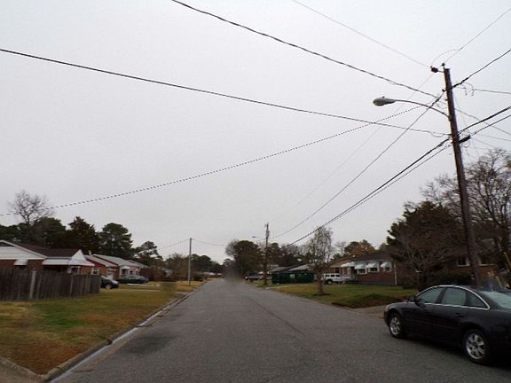 4th image of 909 Warfield Dr