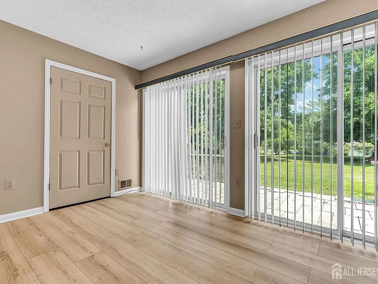 91 Chelsea Ct #14 — Photo 7