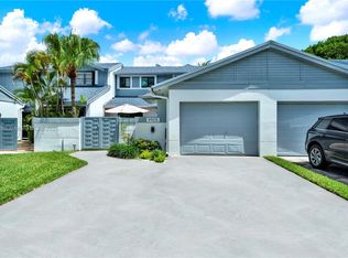 9905 NW 52nd Ln, Doral, FL 33178