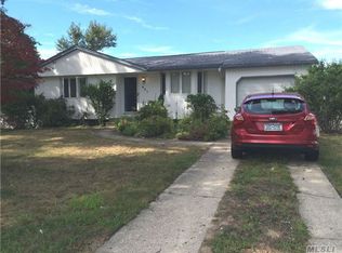 831 Townline Rd, Hauppauge, NY 11788