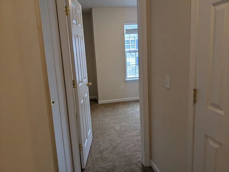 225 Crown Ct — Photo 8