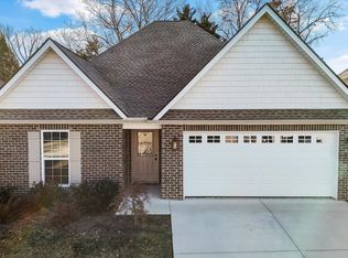 258 Sand Hills Dr, Maryville, TN 37801