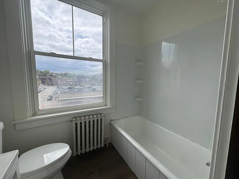 208 N Warren Ave #G — Photo 8