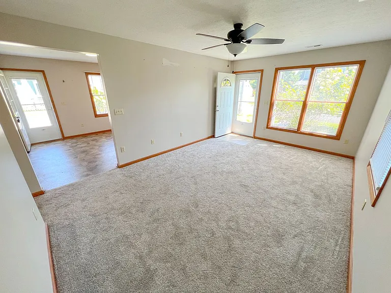 681 Maple Ave — Photo 22