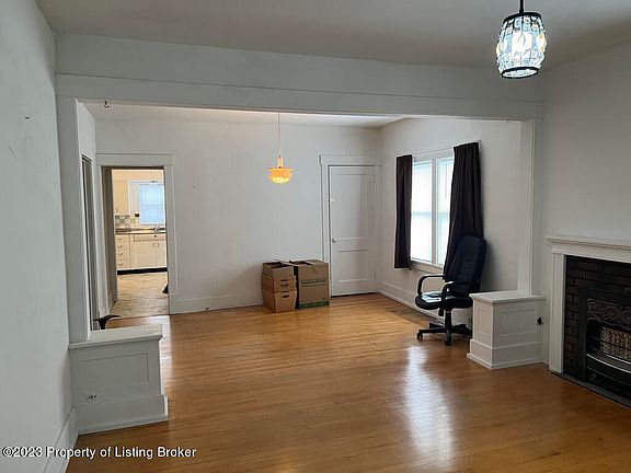 5th image of 112 N Park St