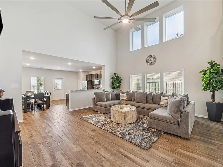 1523 Alpine Dr — Photo 7