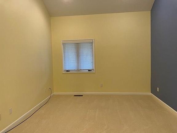 4th image of 104 Lee Ave