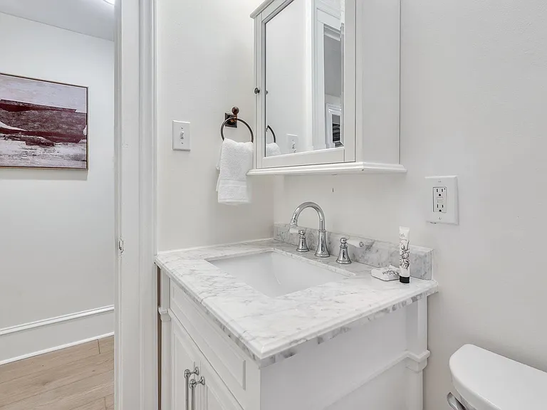 203 E York St #G — Photo 16