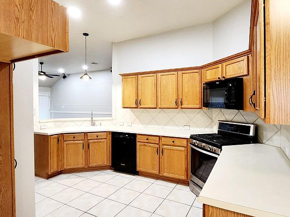 3rd image of 657 Columbine Ave