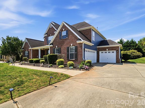 2nd image of 5305 Radcliffe Dr