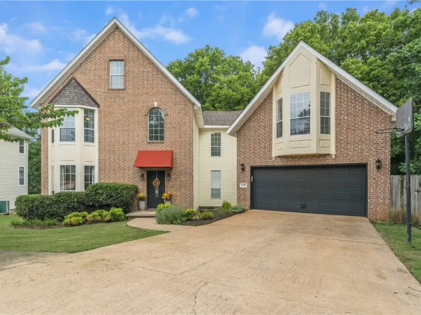 1690 N Stardust Ln, Fayetteville, AR 72701